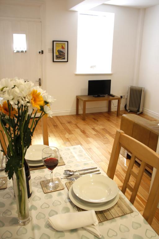 The Shop By Treetop Property Cirencester Rum bild