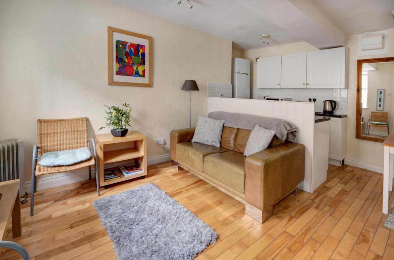 The Shop By Treetop Property Cirencester Exteriör bild
