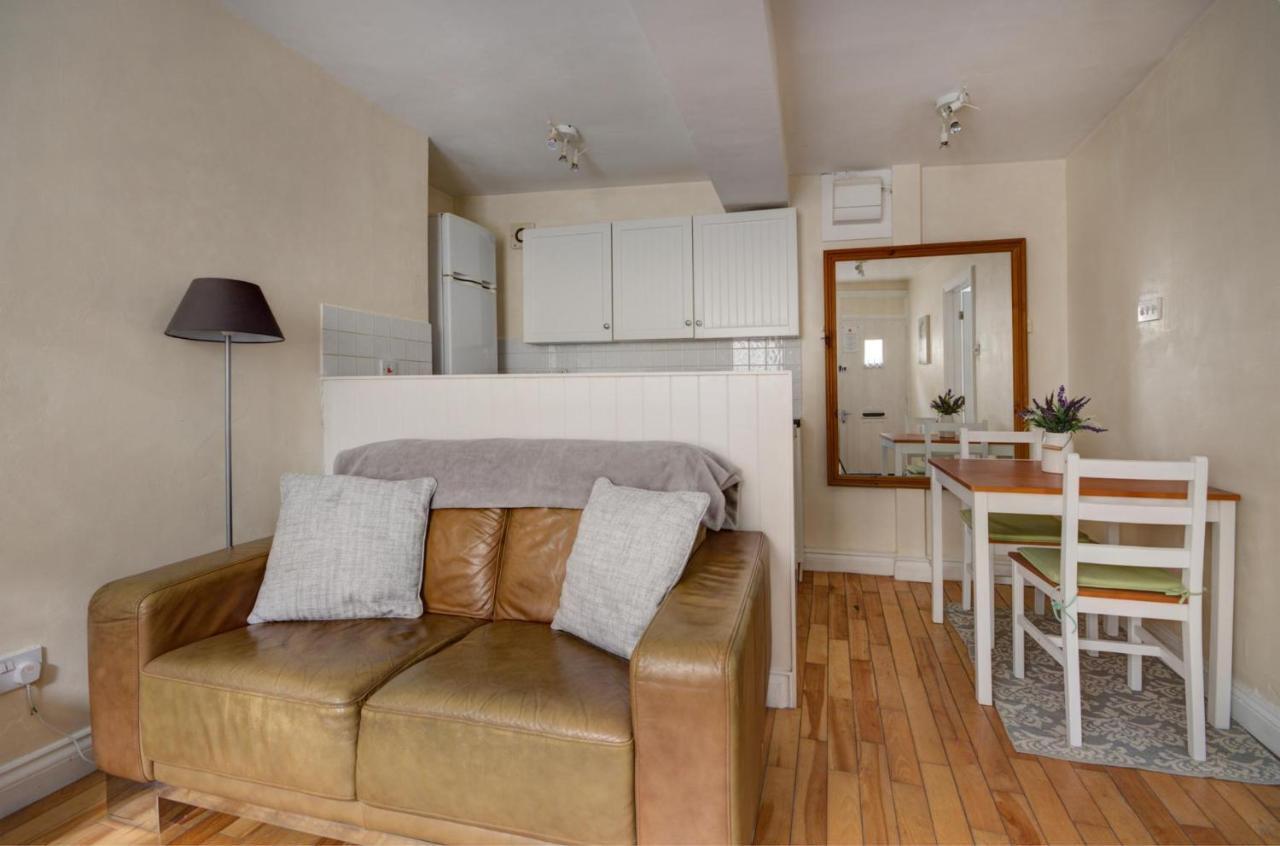 The Shop By Treetop Property Cirencester Exteriör bild
